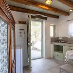 Messes Traditional Stone House With Amazing Sea View 2 Case de vacanță Mandrákion