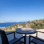 Messes Traditional Stone House With Amazing Sea View 2 Case de vacanță Mandrákion