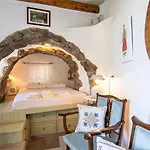 Messes Traditional Stone House With Amazing Sea View 2 Case de vacanță Mandrákion