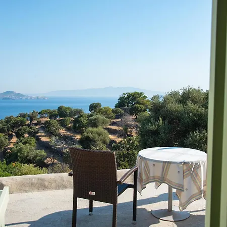 Messes Traditional Stone House With Amazing Sea View 2 Case de vacanță *