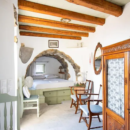 Messes Traditional Stone House With Amazing Sea View 2 Case de vacanță Mandrákion