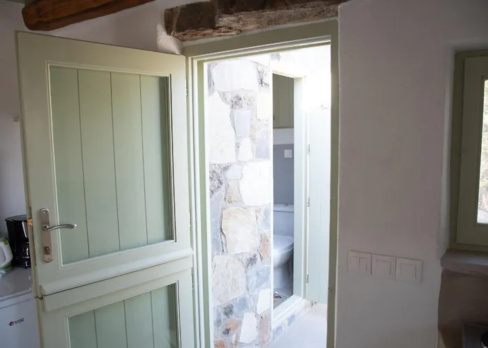 Messes Traditional Stone House With Amazing Sea View 2 펜션