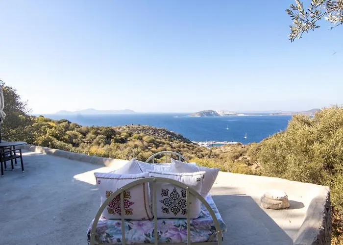 펜션 Messes Traditional Stone House With Amazing Sea View 2 *